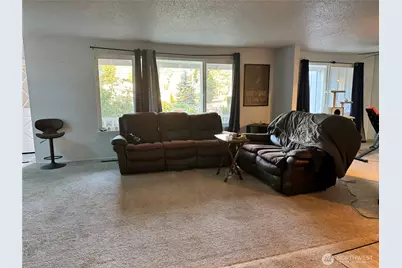 13801 Dana Lane E, Puyallup, WA 98373 - Photo 4