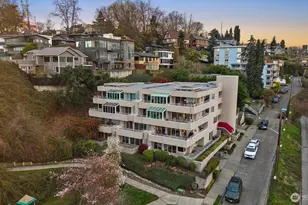 1231 5th Ave N, Seattle, WA 98109 - Photo 2