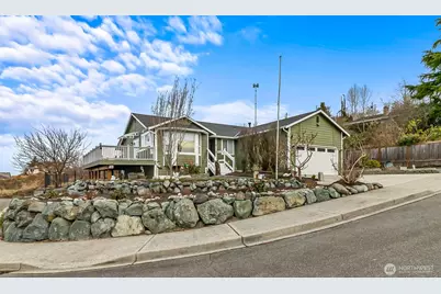 6811 54th Place NE, Marysville, WA 98270 - Photo 1