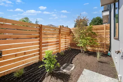 8831 C Wallingford Avenue N, Seattle, WA 98103 - Photo 22