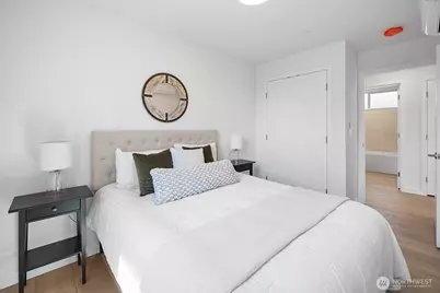 8831 C Wallingford Avenue N, Seattle, WA 98103 - Photo 16