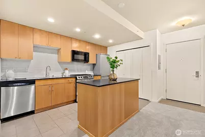 81 Clay Street #428, Seattle, WA 98121 - Photo 6