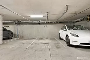 81 Clay St, Seattle, WA 98121 - Photo 16