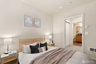 81 Clay St, Seattle, WA 98121 - Photo 14