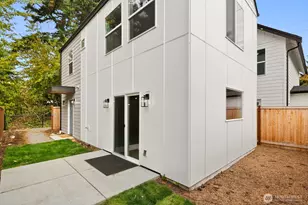 13007 1st Ave NE, Seattle, WA 98125 - Photo 8