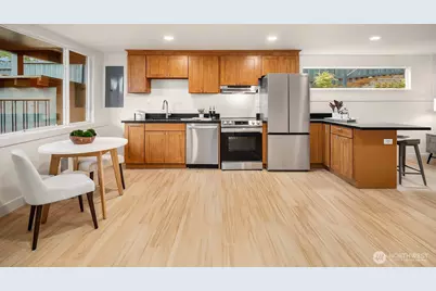 9802 15th Avenue NE, Seattle, WA 98115 - Photo 32