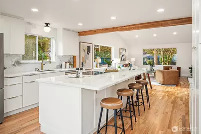 9802 15th Avenue NE, Seattle, WA 98115 - Photo 14