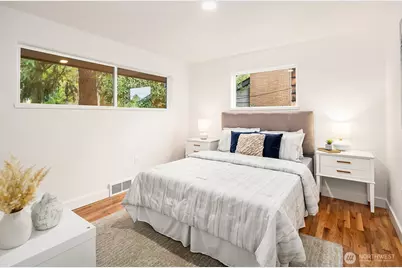 9802 15th Avenue NE, Seattle, WA 98115 - Photo 22