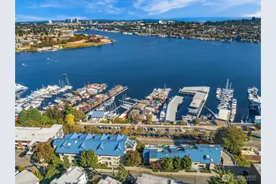 2400 8th Avenue N #2, Seattle, WA 98109 - Photo 2