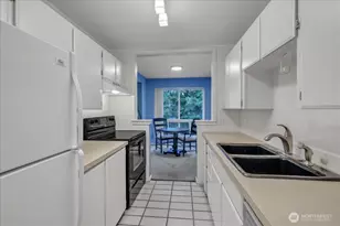 12631 NE 9th Pl, Bellevue, WA 98005 - Photo 10