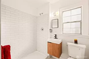 604 Academy St, Kelso, WA 98626 - Photo 8