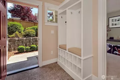 213 15th Avenue, Seattle, WA 98122 - Photo 2