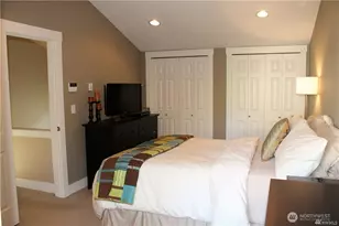 213 15th Ave, Seattle, WA 98122 - Photo 8