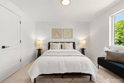 9526 Interlake Avenue N, Seattle, WA 98103 - Photo 28