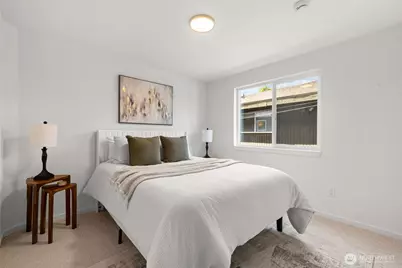 9526 Interlake Avenue N, Seattle, WA 98103 - Photo 12