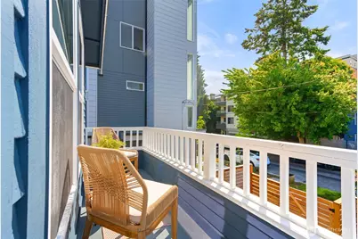 9526 Interlake Avenue N, Seattle, WA 98103 - Photo 18