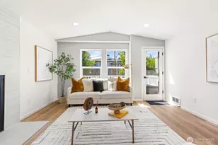 9526 Interlake Ave N, Seattle, WA 98103 - Photo 16