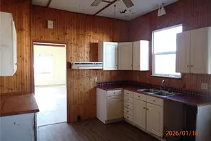 237 13th St, Raymond, WA 98577 - Photo 16