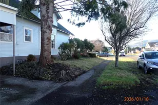 237 13th St, Raymond, WA 98577 - Photo 4