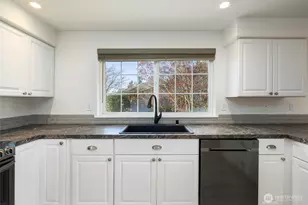 2419 SW Capital Dr, Oak Harbor, WA 98277 - Photo 12