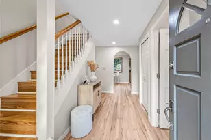 12412 NE 4th Pl, Bellevue, WA 98005 - Photo 2