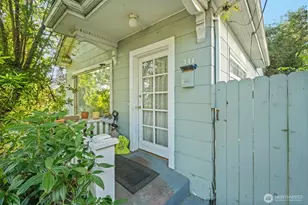 341 NE 51st St, Seattle, WA 98105 - Photo 2