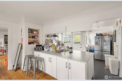 341 NE 51st Street, Seattle, WA 98105 - Photo 10