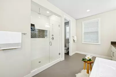 8784 NE Winslow Grove Ct, Bainbridge Island, WA 98110 - Photo 26