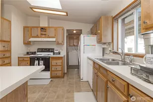 30961 E Lake Morton Dr SE, Kent, WA 98042 - Photo 34