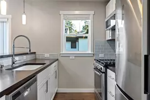 12757 Dayton Ave N, Seattle, WA 98133 - Photo 16