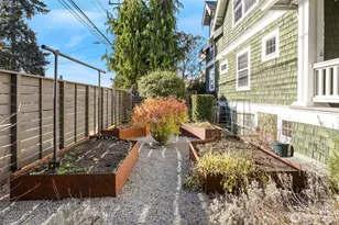 4003 Densmore Ave N, Seattle, WA 98103 - Photo 20