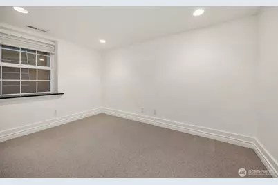 4003 Densmore Avenue N, Seattle, WA 98103 - Photo 20