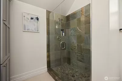 4003 Densmore Avenue N, Seattle, WA 98103 - Photo 12