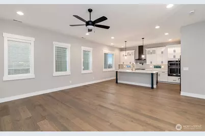 7523 S 130th Place, Seattle, WA 98178 - Photo 4