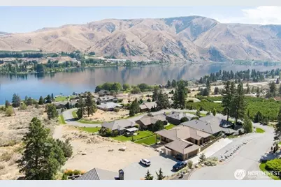 15330 Lakeview Street, Entiat, WA 98822 - Photo 2