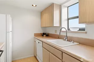 912 3rd Ave W, Seattle, WA 98119 - Photo 14