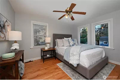 10332 Ashworth Avenue N, Seattle, WA 98133 - Photo 12