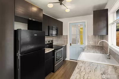 4731 36th Avenue S, Seattle, WA 98118 - Photo 8