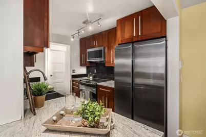7 Highland Drive #301, Seattle, WA 98109 - Photo 8