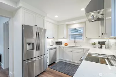 2100 1st Avenue W, Seattle, WA 98119 - Photo 14