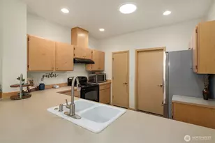 24232 NE 130th Pl, Redmond, WA 98053 - Photo 4