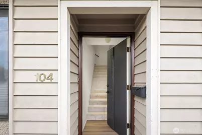 1612 33rd Street #104, Everett, WA 98201 - Photo 2