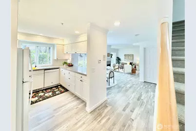 210 10th Street #4, Kirkland, WA 98033 - Photo 2