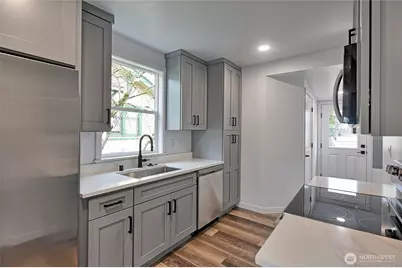 2405 Rockefeller Ave, Everett, WA 98201 - Photo 4