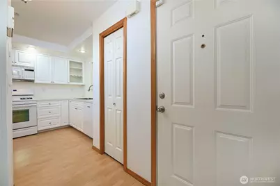509 1st Street #104, Snohomish, WA 98290 - Photo 4