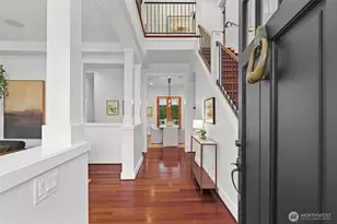 3710 NE 41st St, Seattle, WA 98105 - Photo 2