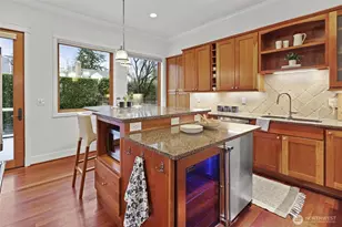 3710 NE 41st St, Seattle, WA 98105 - Photo 12