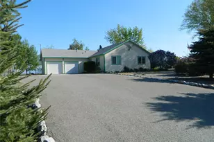 23 Valley View Dr, Tonasket, WA 98855 - Photo 2