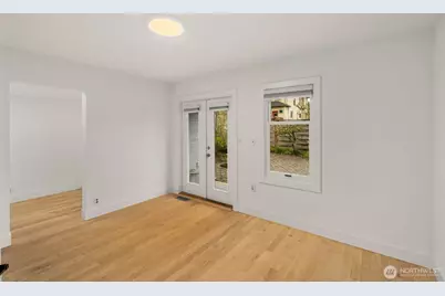 2413 Warren Ave N, Seattle, WA 98109 - Photo 16