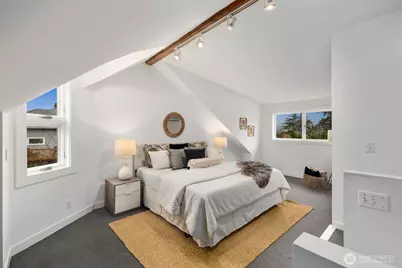 2413 Warren Ave N, Seattle, WA 98109 - Photo 18